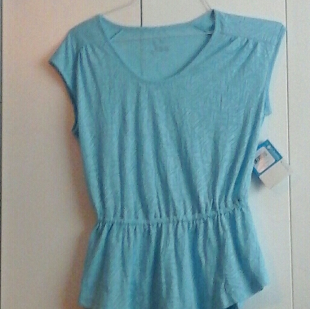Columbia brand blue quarter sleeves